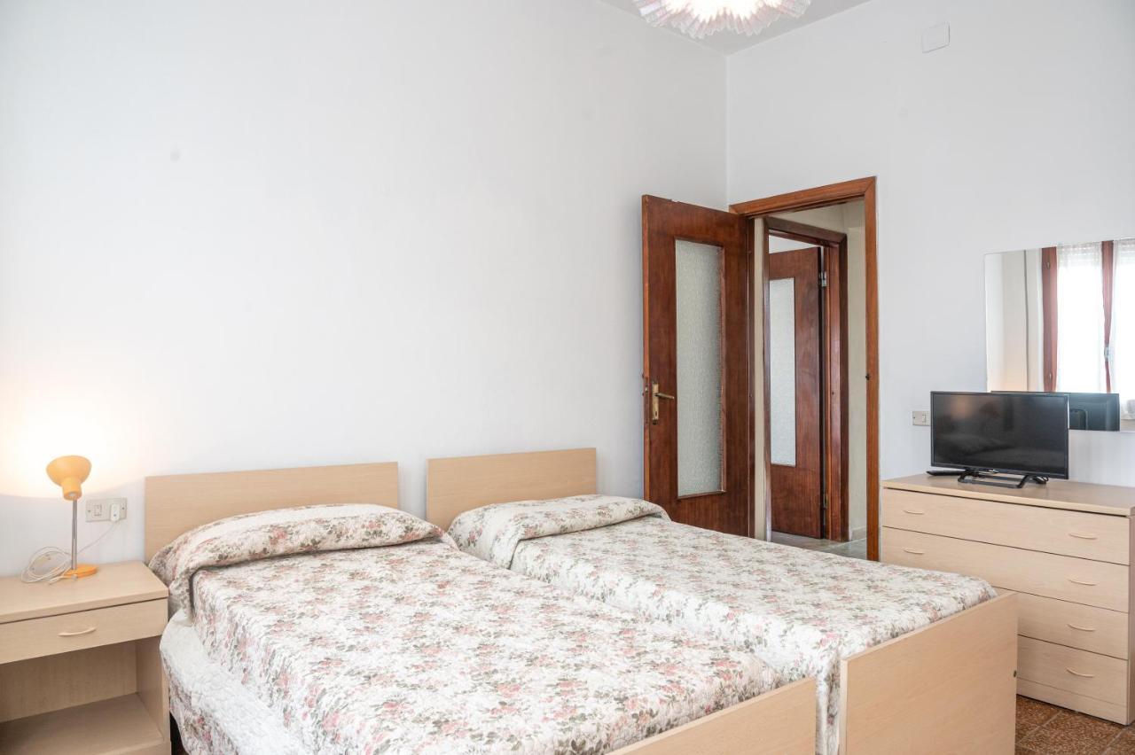Iss Travel Apartments Casa Maria In Marina Di Massa Massa  Exterior photo