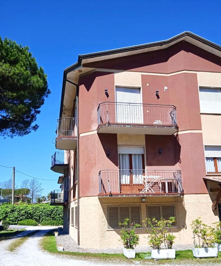 Iss Travel Apartments Casa Maria In Marina Di Massa Massa  Exterior photo